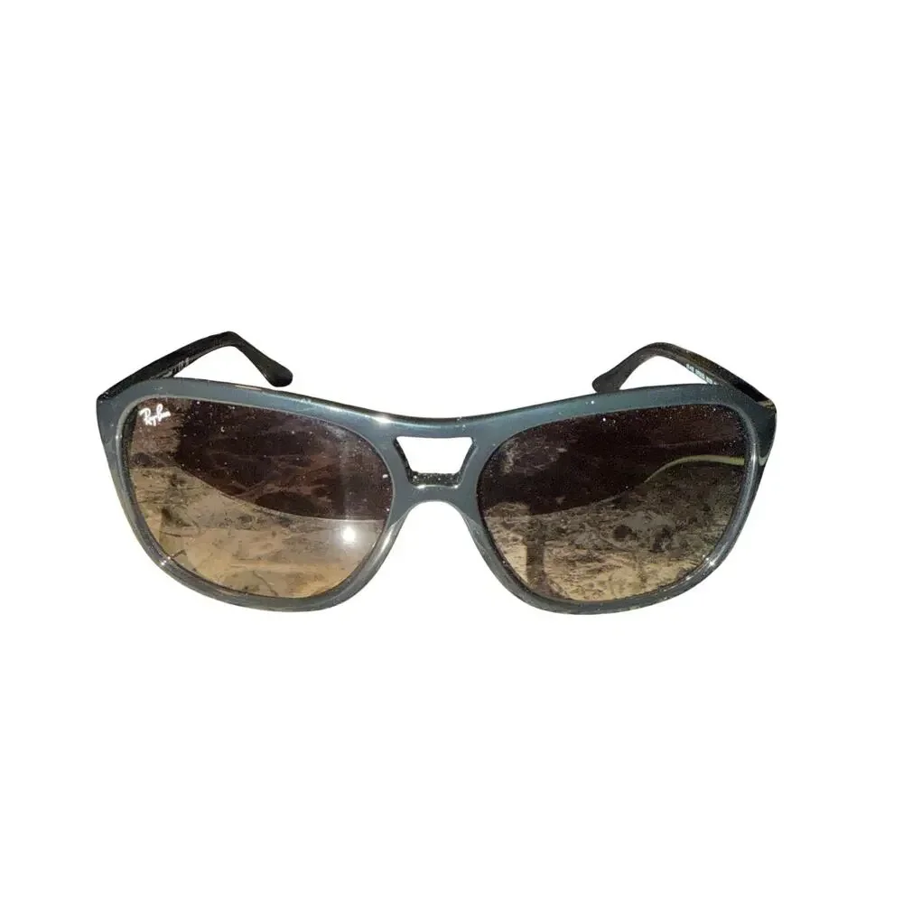 Ray-Ban cracks no it